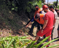 Geólogo da Defesa Civil Estadual realiza análise de risco em Guaraqueçaba