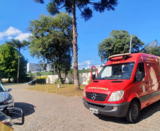 Policiais salvam vida de criança e PM orienta sobre como agir em caso de engasgamento