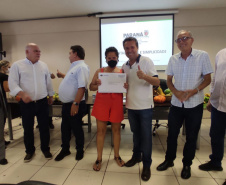 Moradores de Arapongas são beneficiados com espaço sustentável e regularização de propriedades