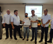 Moradores de Arapongas são beneficiados com espaço sustentável e regularização de propriedades