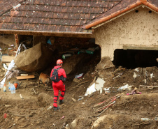 Bombeiros do Paraná concluem participação nas buscas por vítimas em Petrópolis