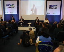 Em feira internacional, governador destaca potenciais e recordes dos portos do Paraná