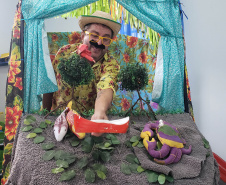 Portos do Paraná leva teatro sobre preservação de manguezais para comunidades ilhadas