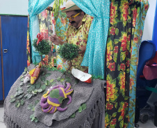 Portos do Paraná leva teatro sobre preservação de manguezais para comunidades ilhadas