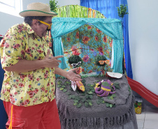 Portos do Paraná leva teatro sobre preservação de manguezais para comunidades ilhadas