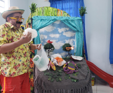 Portos do Paraná leva teatro sobre preservação de manguezais para comunidades ilhadas
