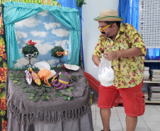 Portos do Paraná leva teatro sobre preservação de manguezais para comunidades ilhadas