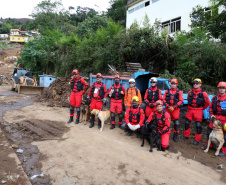 Bombeiros do Paraná concluem participação nas buscas por vítimas em Petrópolis