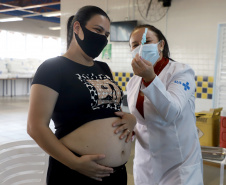 Segundo ano da pandemia no Paraná tem a marca registrada pela vacinação 