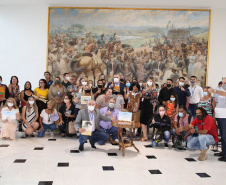 Secretaria de Justiça, Família e Trabalho entrega a primeira carteira do artesanato brasileiro e comemora Dia do Artesanato