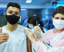 Segundo ano da pandemia no Paraná tem a marca registrada pela vacinação 