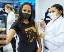 Segundo ano da pandemia no Paraná tem a marca registrada pela vacinação 