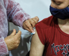 Segundo ano da pandemia no Paraná tem a marca registrada pela vacinação 