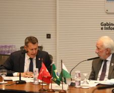 Investimento em infraestrutura paranaense é destaque em encontro do vice-governador com representantes da Suíça