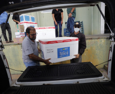 Distribuição de vacinas contra Covid 19, para as regionais de saúde do Paraná, no Cemepar, em Curitiba -  Curitiba, 29/03/2022