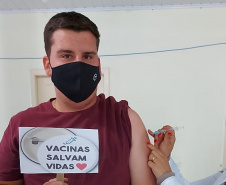 Segundo ano da pandemia no Paraná tem a marca registrada pela vacinação 