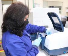 Com novo equiupamento, Tecpar reduz tempo de análises laboratoriais - Curitiba, 18/04/2022