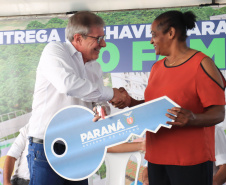 Governador Carlos Massa Ratinho Junior entrega moradias para 160 famílias em Paranavaí - Paranavaí, 20/04/2022