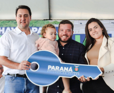 Governador Carlos Massa Ratinho Junior entrega moradias para 160 famílias em Paranavaí - Paranavaí, 20/04/2022