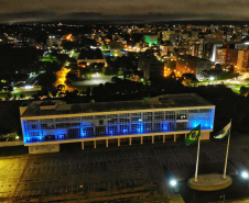 Prédios públicos da capital são iluminados de azul em apoio ao Dia Mundial de Conscientização do Autismo