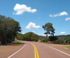Trecho da PR-317 entre Toledo e Santa Helena recebe reforço na sinalização viária