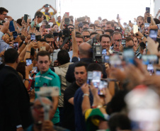 O governador Carlos Massa Ratinho Junior visitou neste sábado (9), ao lado do presidente da República, Jair Bolsonaro, o Santuário de São Miguel Arcanjo, em Bandeirantes, na Região Norte. - Bandeirantes, 09/04/2022
