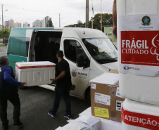  Saúde reabastece regionais com vacinas da gripe e Covid-19