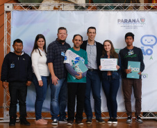 Alunos ganhadores do Redação Nota 10 participam de premiação em visita a Curitiba