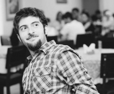 Biblioteca Pública recebe bate-papo de lançamento do livro O Fracasso Original, de André Gorev