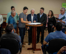 Vice-governador e BRDE assinam R$ 173, 7milhões em contratos no Expoingá - 