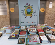 Celepar conecta novos leitores em ação solidária do dia do Livro