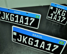 Nova CNH e placa preta de colecionadores passam a ser emitidas nesta quarta-feira
