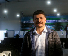 O governador Carlos Massa Ratinho Junior entregou nesta sexta-feira (6), 52 títulos de regularização fundiária para famílias em Moreira Sales, na região Centro-Oeste do Estado. 