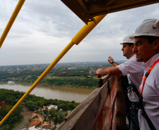 Governador Carlos Massa Ratinho Junior vistoria obra da Ponte da Integração Brasil-Paraguai. 