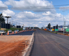 Dois novos viadutos e nove quilômetros de nova pavimentação deverão ser entregues até o final do ano, encerrando os congestionamentos e acidentes na entrada do município - 