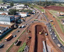 Dois novos viadutos e nove quilômetros de nova pavimentação deverão ser entregues até o final do ano, encerrando os congestionamentos e acidentes na entrada do município - 