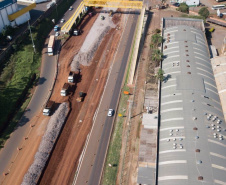 Dois novos viadutos e nove quilômetros de nova pavimentação deverão ser entregues até o final do ano, encerrando os congestionamentos e acidentes na entrada do município - 