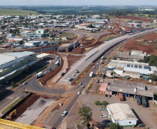 Dois novos viadutos e nove quilômetros de nova pavimentação deverão ser entregues até o final do ano, encerrando os congestionamentos e acidentes na entrada do município - 