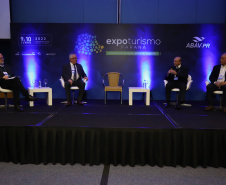 Governador em exercício destaca ações do Estado para expansão do setor na Expo Turismo