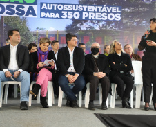 Governador entrega colégio e anuncia pavimentação da Estrada de Alagados, em Ponta Grossa