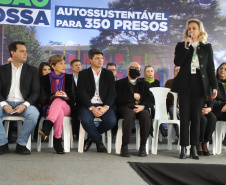 Governador entrega colégio e anuncia pavimentação da Estrada de Alagados, em Ponta Grossa
