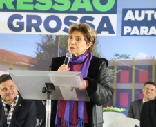 Governador entrega colégio e anuncia pavimentação da Estrada de Alagados, em Ponta Grossa