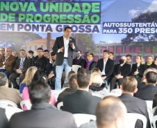 Governador entrega colégio e anuncia pavimentação da Estrada de Alagados, em Ponta Grossa