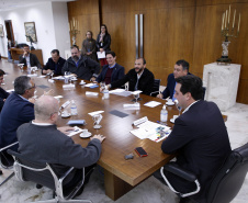 O governador Carlos Massa Ratinho Junior recebeu nesta quinta-feira (2), das mãos do arcebispo de Curitiba, dom José Antonio Peruzzo, o convite para participar da festa na Capital no dia 16 de junho.