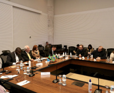 Vice-governador apresenta destaques da economia do Paraná ao embaixador da Tanzânia