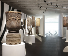  MON promove visita mediada, oficina e videoconferência da exposição de arte africana