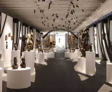  MON promove visita mediada, oficina e videoconferência da exposição de arte africana