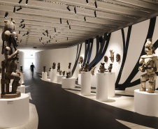  MON promove visita mediada, oficina e videoconferência da exposição de arte africana