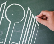 UEL abre processo seletivo para contratação de professores em 57 áreas