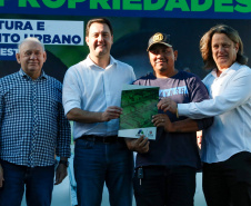  	Governador regulariza casa de 231 famílias e libera R$ 7,2 milhões em recursos em Santa Tereza do Oeste